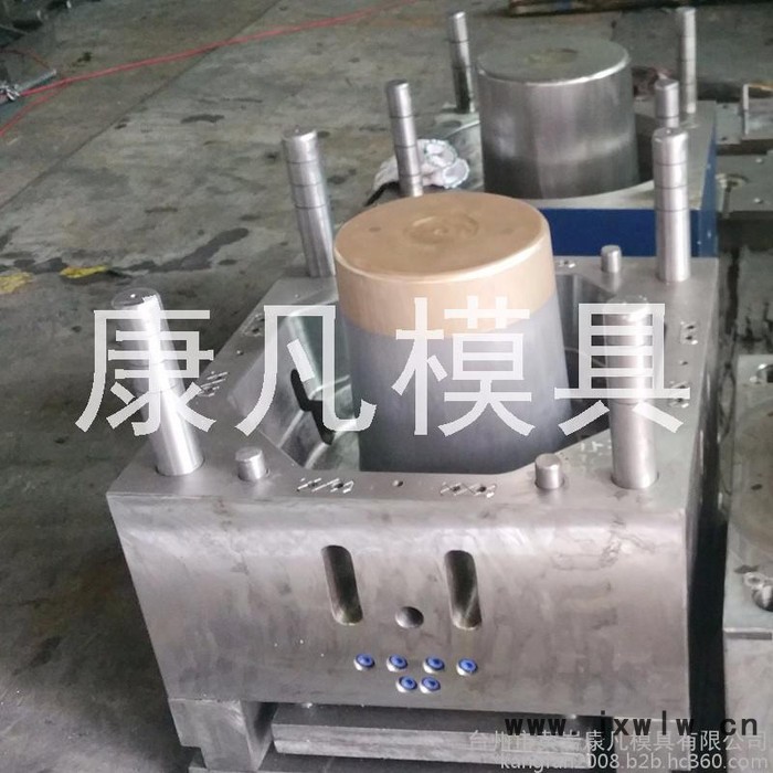 塑料桶模具，20升油桶模具用多大注塑機生產合適 油漆桶模具制造廠 機油桶模具
