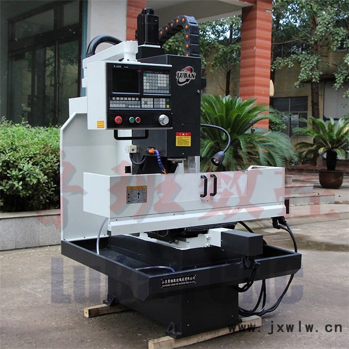 輕型立式銑床  XK7124 三硬軌 廠家現(xiàn)貨 小型數(shù)控鉆銑削加工中心