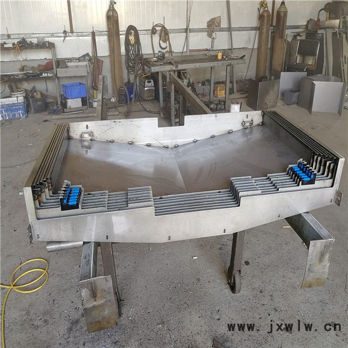 機(jī)床防護(hù)罩生產(chǎn)廠家 立式加工中心鋼板防護(hù)罩 德馬吉加工中心鈑金防塵罩 量大優(yōu)惠