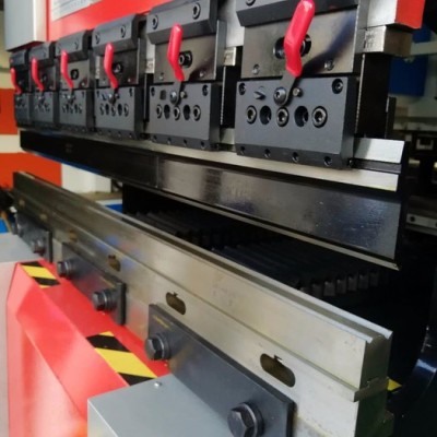 AMADA60T阿瑪達數(shù)控折彎機數(shù)控折彎機6020阿瑪達折彎機