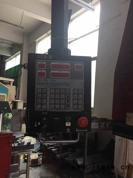 阿瑪達(dá)100t*3200mm 下動式數(shù)控折彎機(jī)