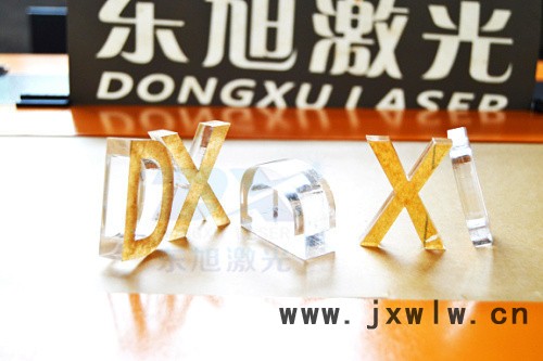 供應(yīng)東旭激光1390激光雕刻切割機(jī) 亞克力切割機(jī) 有機(jī)玻璃水晶字PVC雙色板廣告切割機(jī)