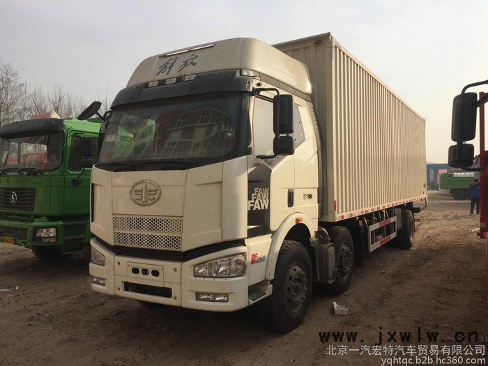 北京解放貨車(chē) J64S店  9.6米廂式貨車(chē) 前四后四 道依茨發(fā)動(dòng)機(jī) 240馬力