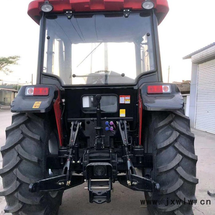 東方紅1404拖拉機(jī) 大型農(nóng)用四缸六缸拖拉機(jī) 渦輪增壓高壓共軌發(fā)動(dòng)機(jī)可加裝雙胎的拖拉機(jī)